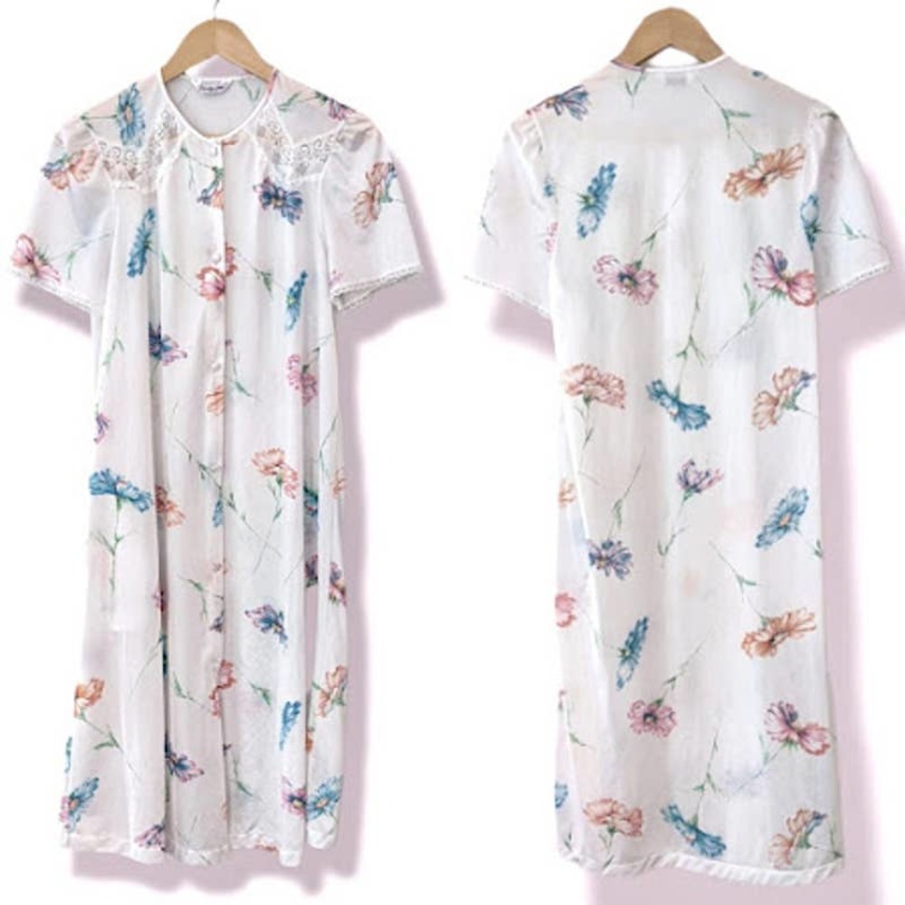 Vintage Daisy & Lace Button Up Night Gown Vanity Fair Made in USA Size Medium